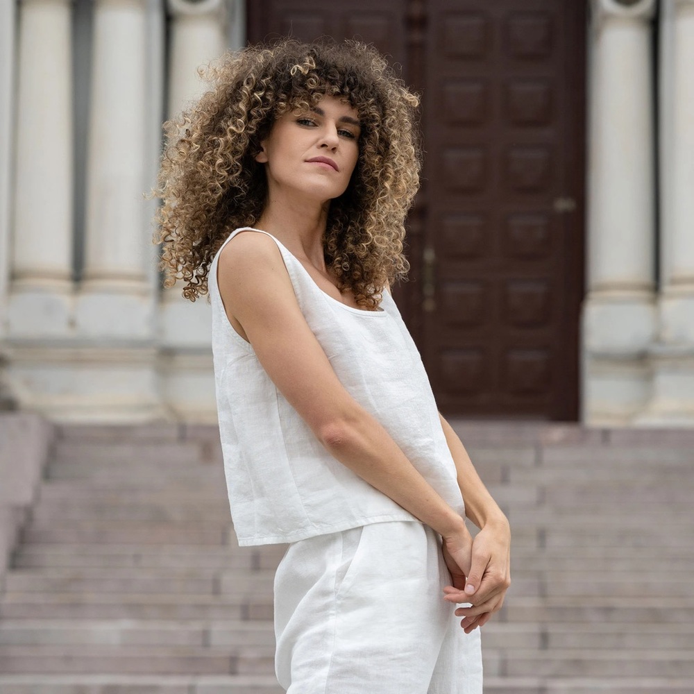 Parisian Signature white linen sleeveless top